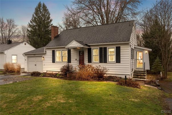Attached, Exterior, Facade, Cape Cod