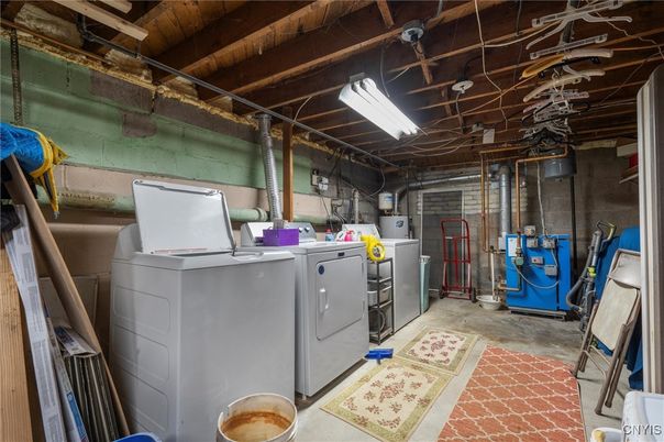 Interior, Washer, Wooden Beams