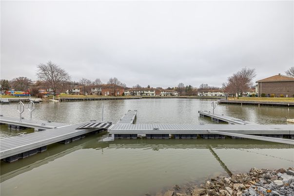 Exterior, Lake