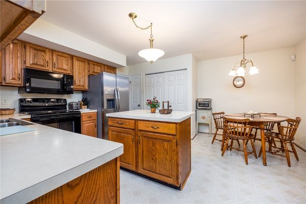 Dining room, Interior, Kitchen, Pendant Lights, Stainless Steel Appliances