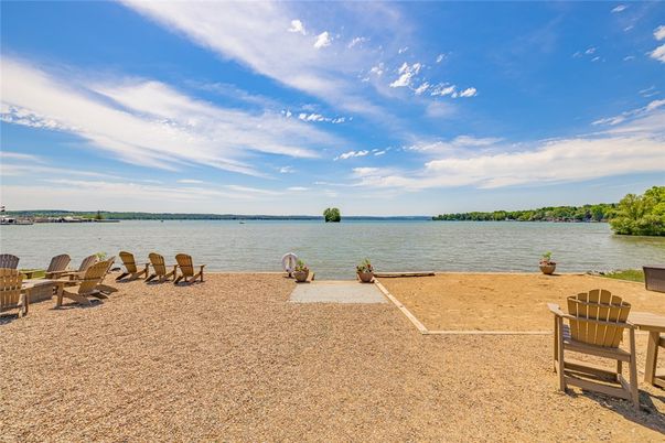 Exterior, Lake