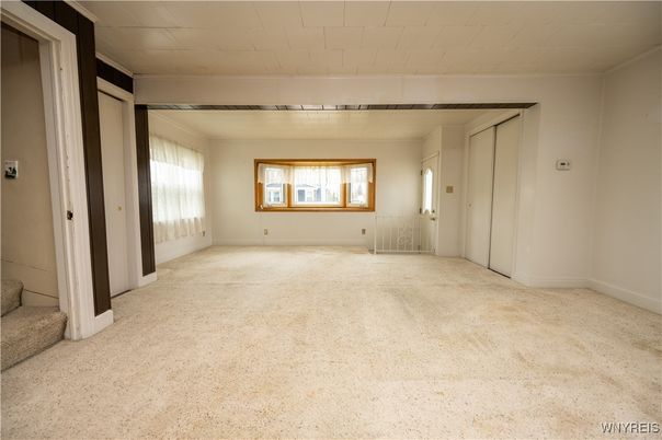 Empty room, Interior