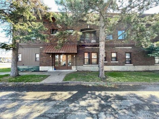 Exterior, Facade, Brick Facade, Rowhouse