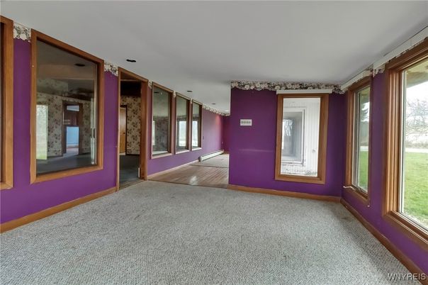 Empty room, Interior