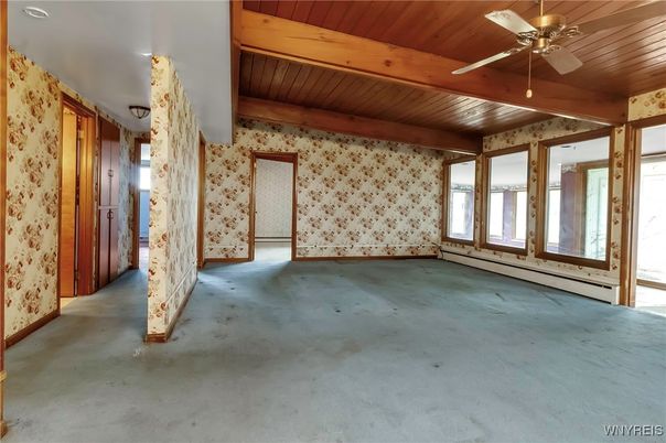 Empty room, Interior, Wooden Beams, Wooden Ceilings