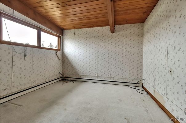 Empty room, Interior, Wooden Ceilings