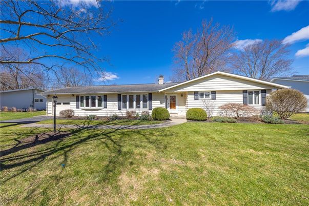 Attached, Exterior, Facade, Ranch