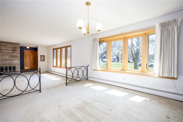 Empty room, Interior, Pendant Lights
