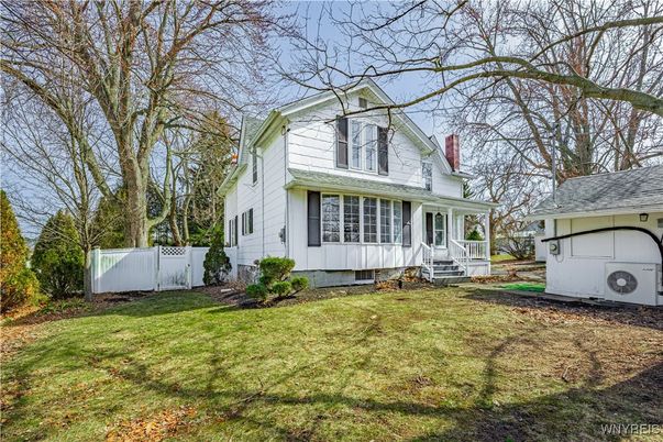 Backyard, Exterior, Facade, Queen Anne Victorian