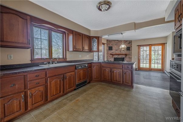 Interior, Kitchen, Pendant Lights, Stone Walls