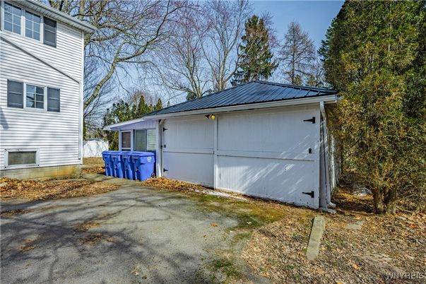 Detached Garage, Exterior