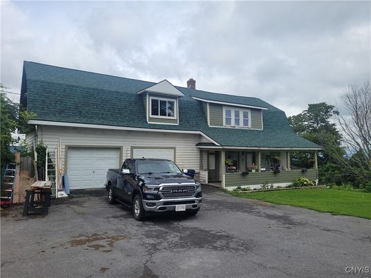 Attached, Exterior, Facade, Cape Cod