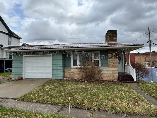 Attached, Exterior, Facade, American Craftsman