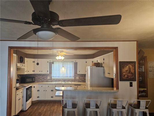 Interior, Kitchen, Pendant Lights, Wood Texture Flooring