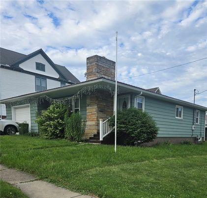 Attached, Exterior, Facade, Cape Cod