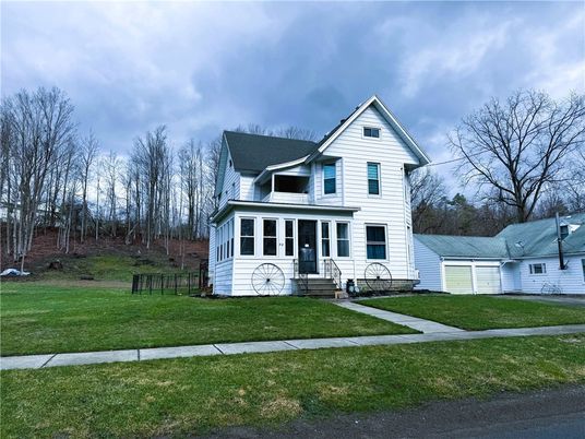 Backyard, Exterior, Facade, Farmhouse