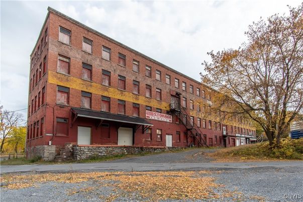 Exterior, Facade, Chicago School