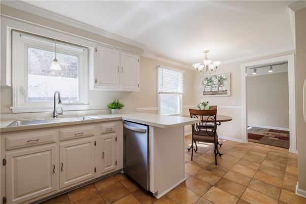 Chandelier, Dining room, Interior, Kitchen, Pendant Lights