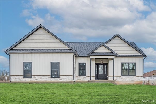 Exterior, Facade, Farmhouse