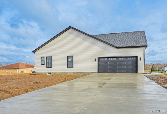 Attached, Exterior, Facade, Farmhouse