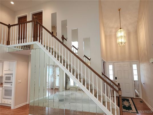 Interior, Pendant Lights, Recessed Lighting, Wood Texture Flooring