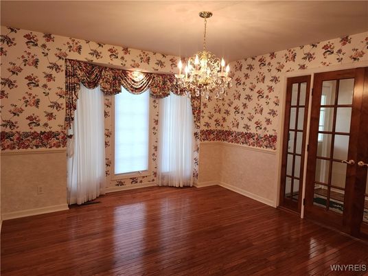 Chandelier, Empty room, Interior, Wood Texture Flooring