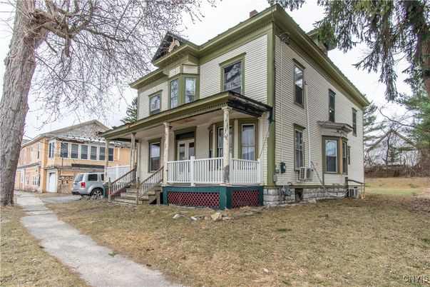 Backyard, Exterior, Facade, Queen Anne Victorian