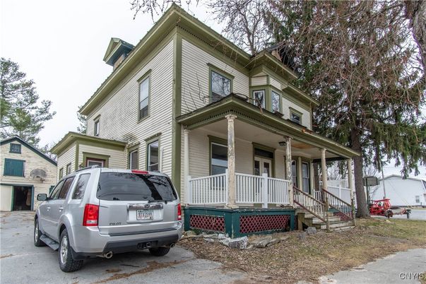 Exterior, Facade, Queen Anne Victorian