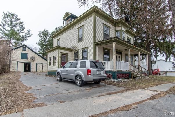 Exterior, Facade, Queen Anne Victorian