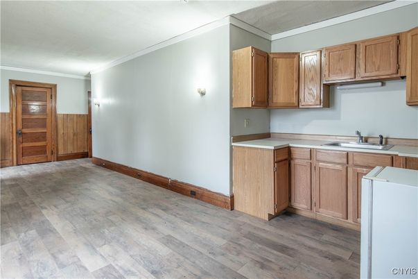 Interior, Kitchen, Washer, Wood Texture Flooring