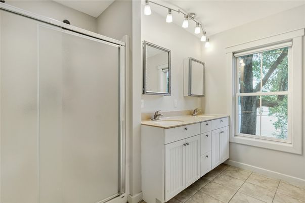Bathroom, Dual Sink Vanities, Interior