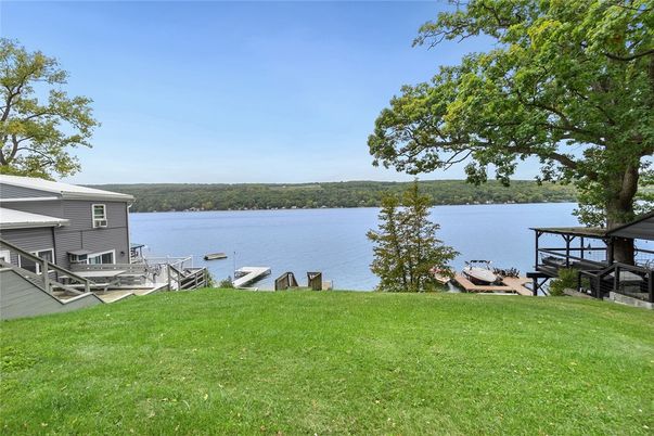 Exterior, Lake
