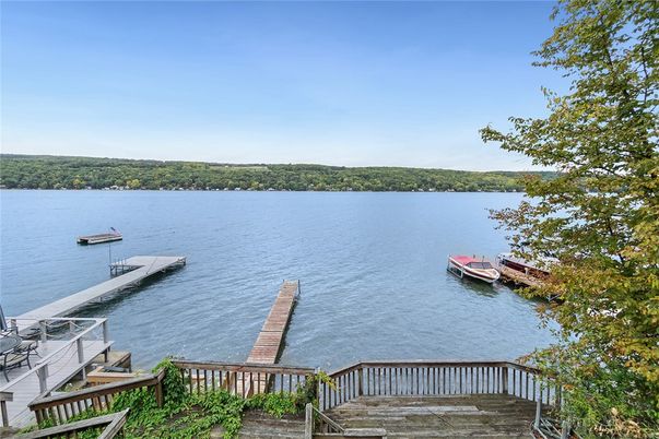 Exterior, Lake