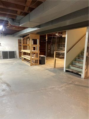 Garage, Interior, Wooden Beams