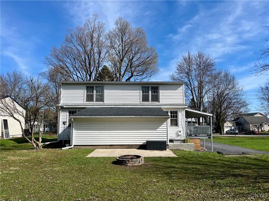 Exterior, Facade, Raised Ranch