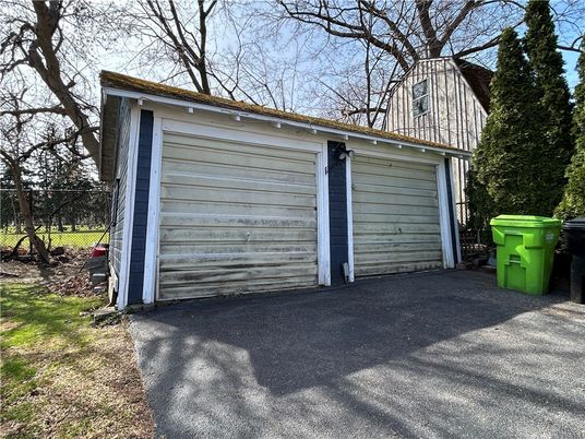 Detached Garage, Exterior