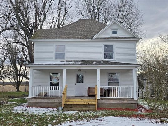 Exterior, Facade, American Foursquare