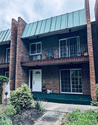 Exterior, Facade, Brick Facade, Rowhouse