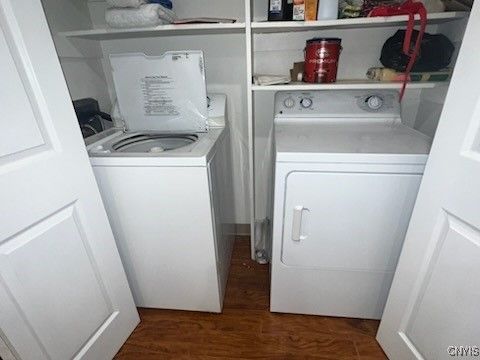 Interior, Utility Closets, Washer, Wood Texture Flooring