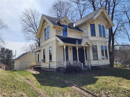 Exterior, Facade, Queen Anne Victorian