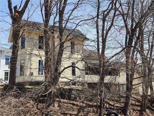 Exterior, Facade, Rowhouse