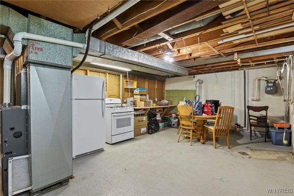 Dining room, Interior, Washer, Wooden Beams