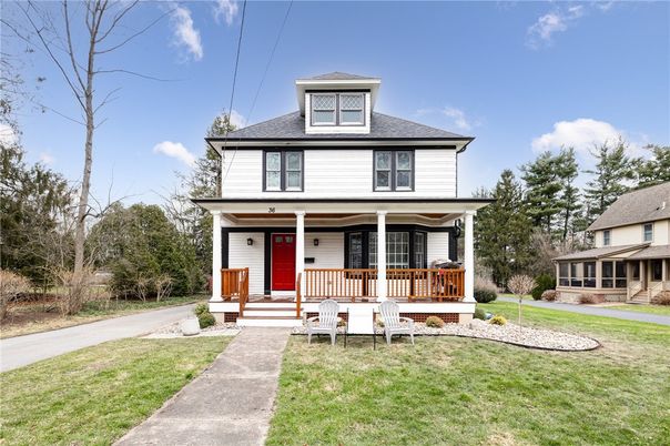 Exterior, Facade, American Foursquare