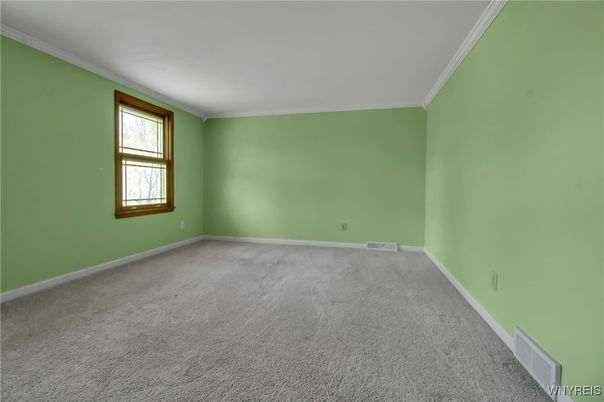 Empty room, Interior