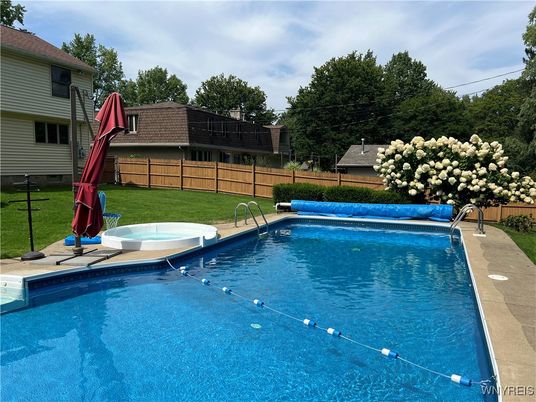 Exterior, Pool