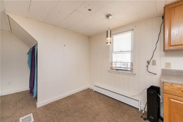 Empty room, Interior, Pendant Lights