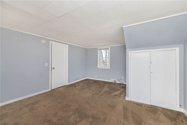 Empty room, Interior