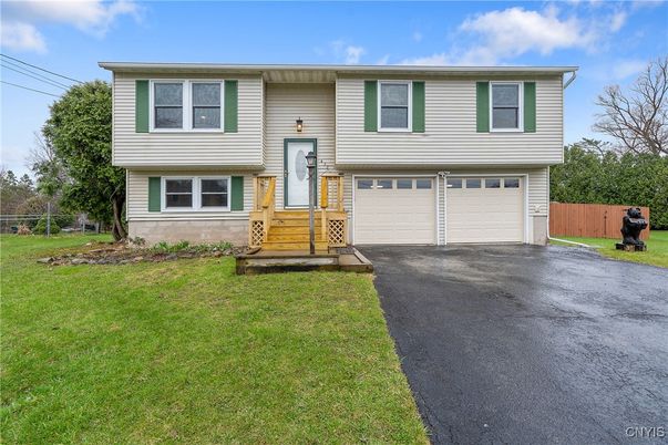 Attached, Exterior, Facade, Raised Ranch