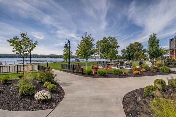 Exterior, Lake