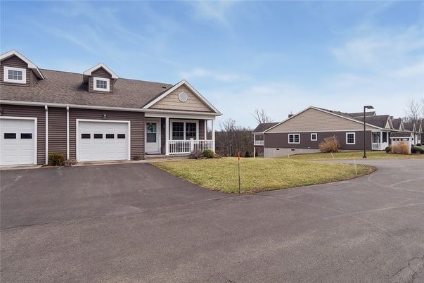 Attached, Exterior, Facade, Ranch